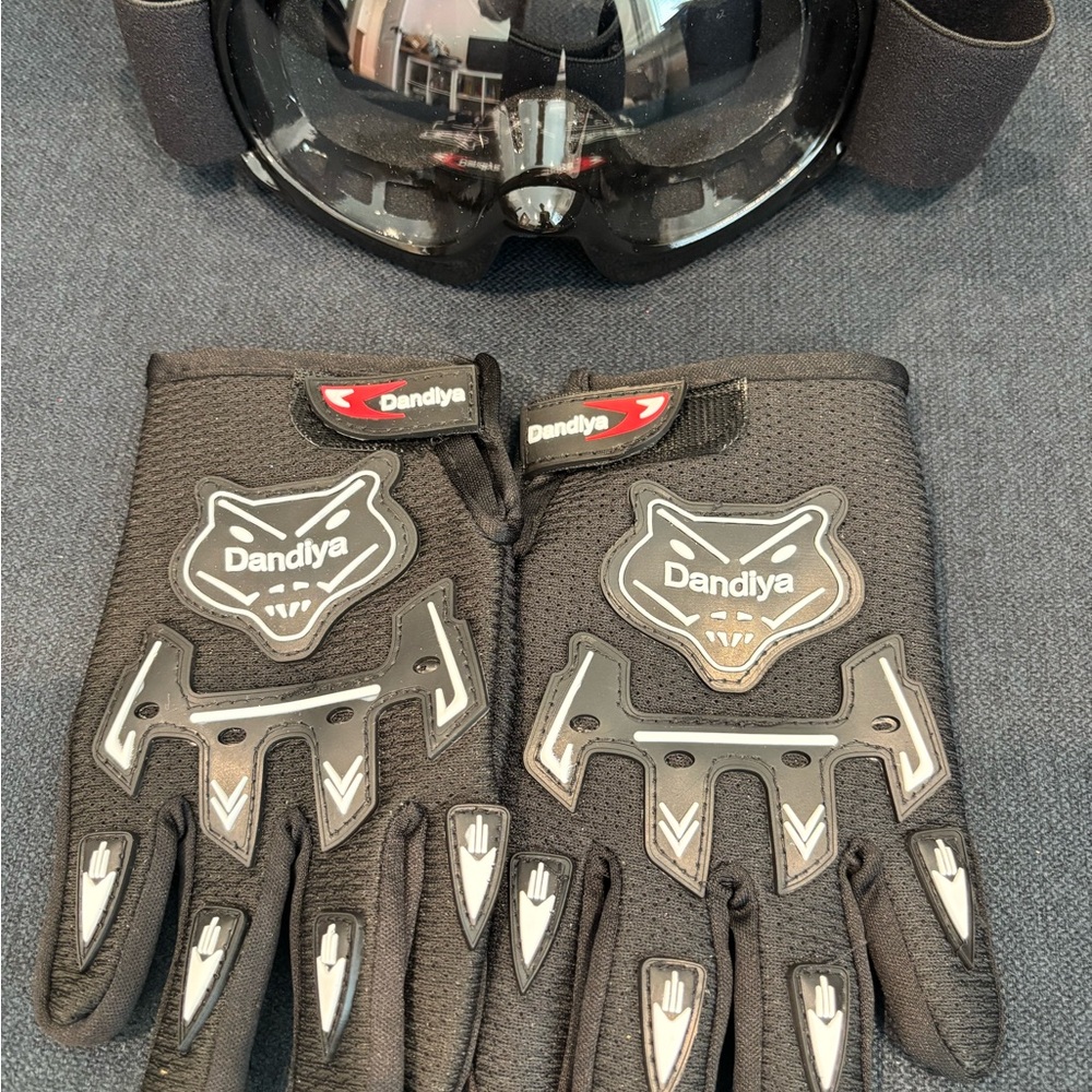 Dandlya Black Motorcycle Gloves and Goggles Set Brand New